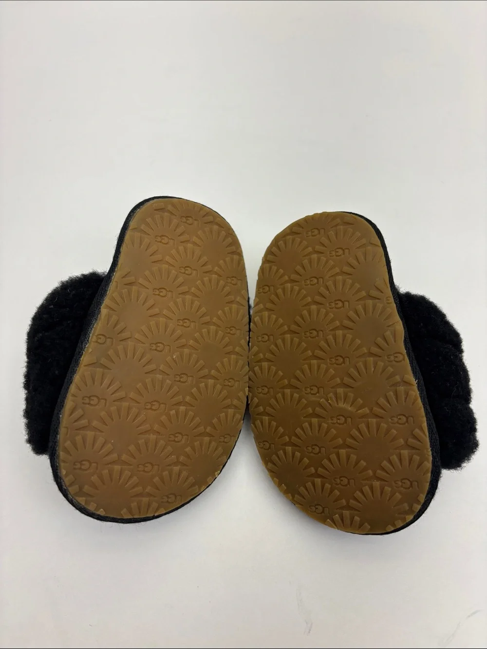 UGG Black Plush baby’s Slide Slipeers with Branded Heel Strap, SZ 04/05, box 73